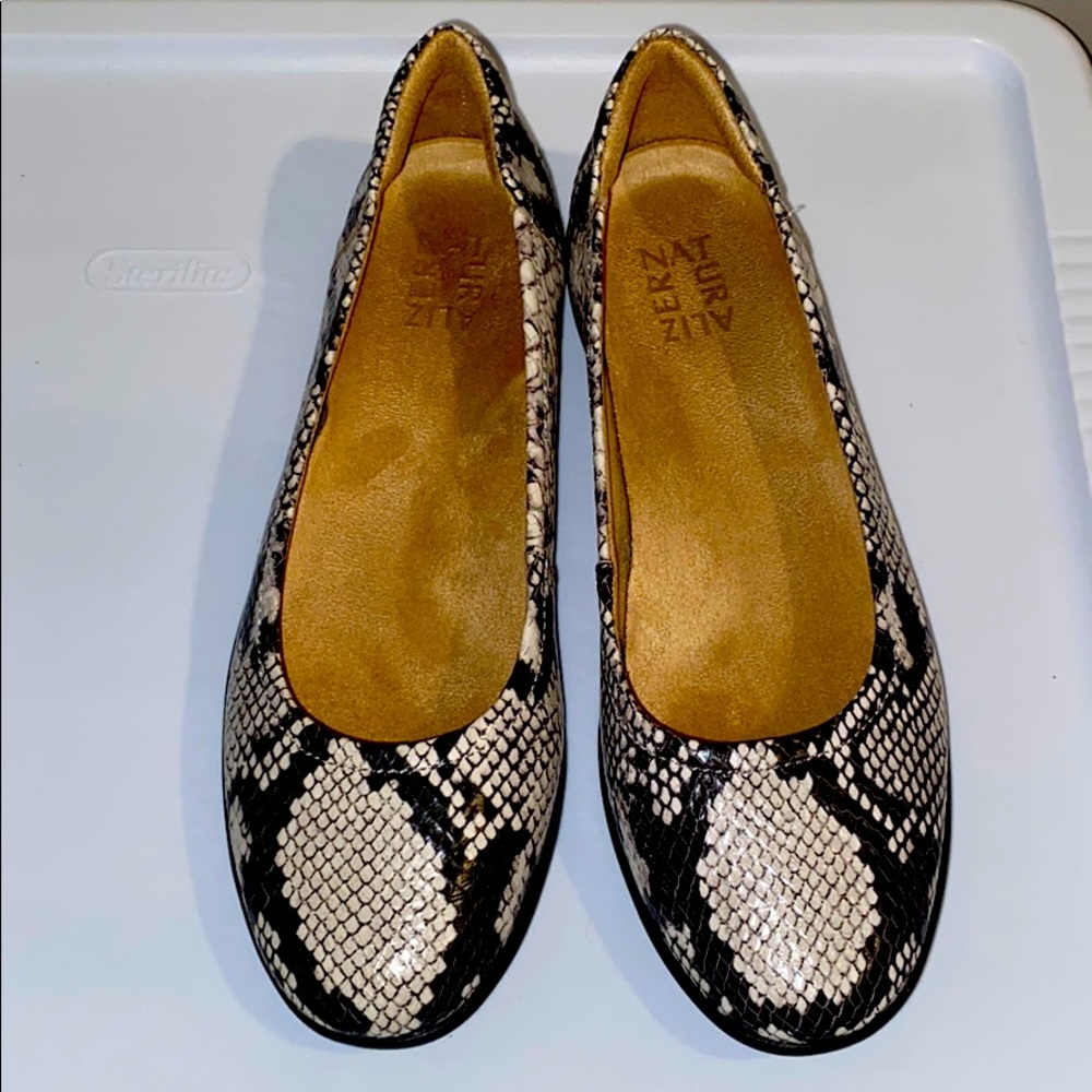 BRAND NEW! Snake Print Naturalizer Flats
